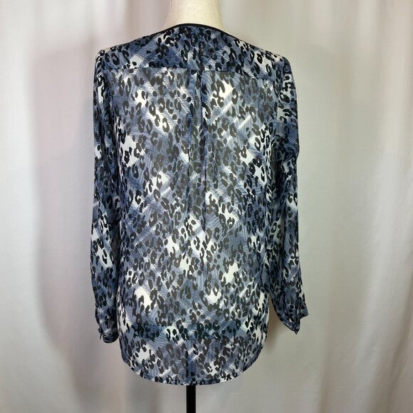 CAbi Fatale Blouse Style 977 Blue Black Leopard Print Long Sleeves Size XS - Picture 3 of 10